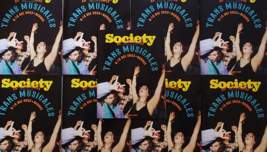 Kaléidosciope fait avec une affiche Society représentant des gens en train de danser